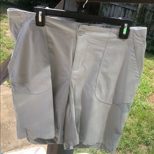 Columbia PFG golf shorts